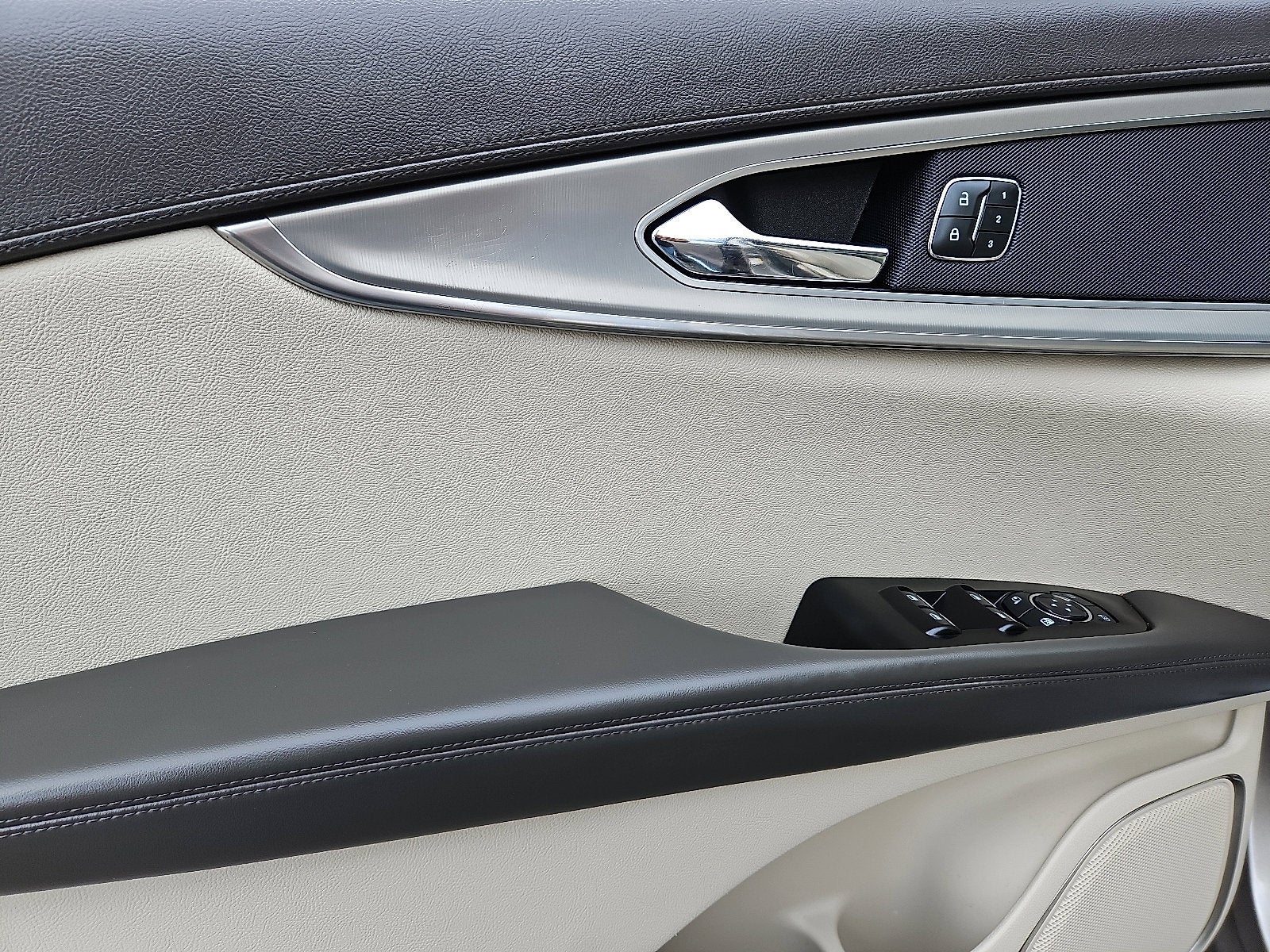 2019 Lincoln Nautilus Select