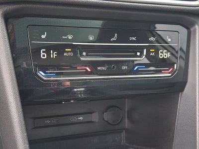 2025 Volkswagen Taos SE Black
