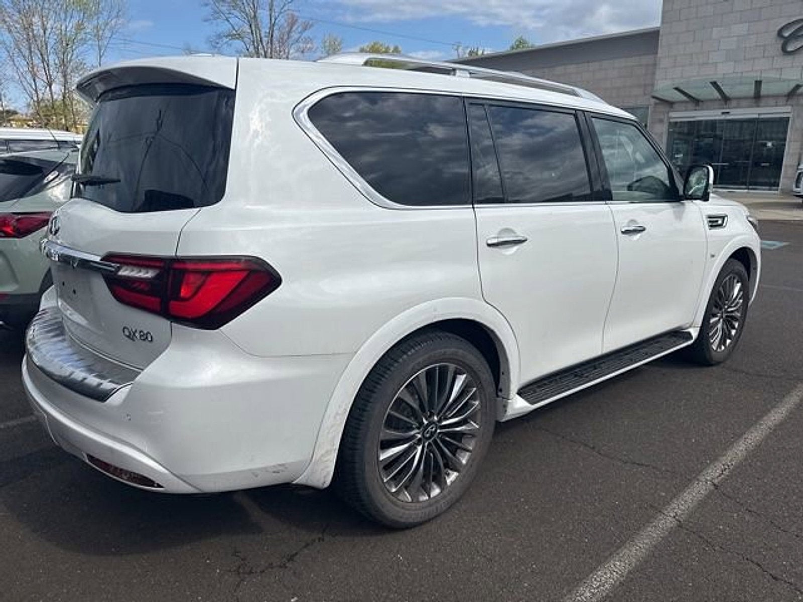 2019 INFINITI QX80 LUXE