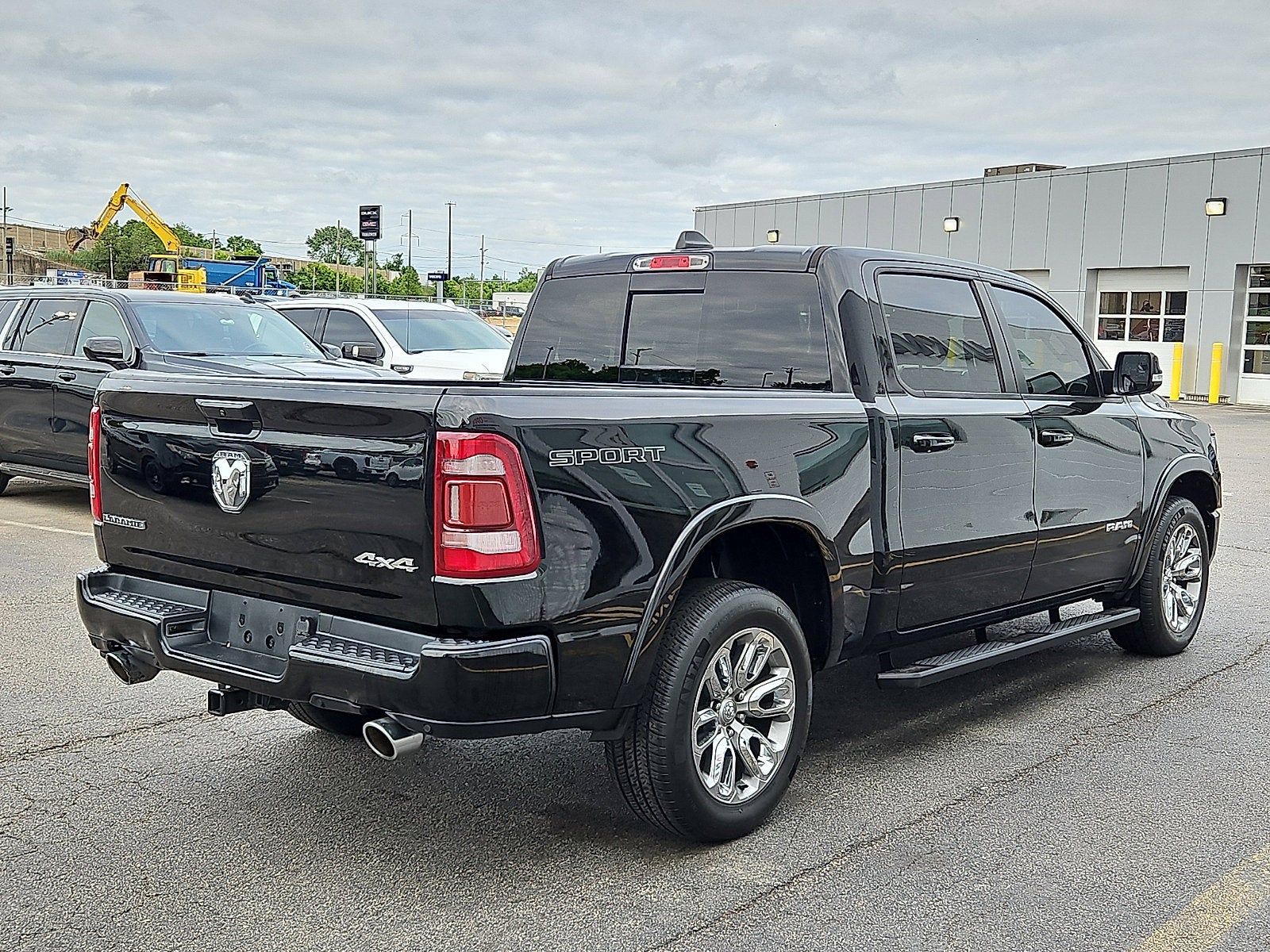 2021 RAM 1500 Laramie Crew Cab 4x4 5'7" Box
