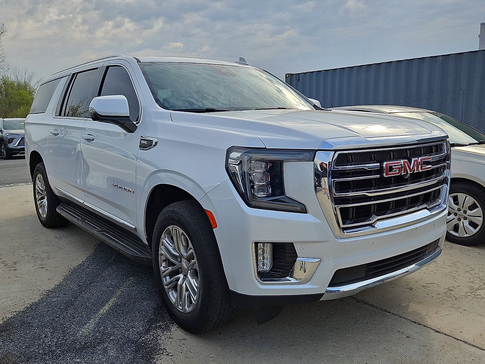 2023 GMC Yukon XL SLT