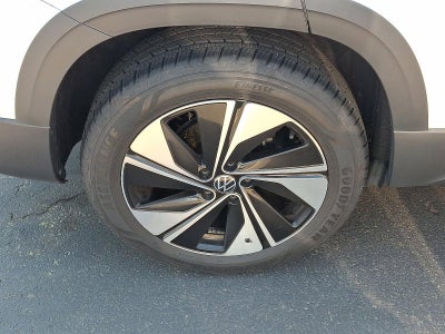 2023 Volkswagen Taos SE 4MOTION