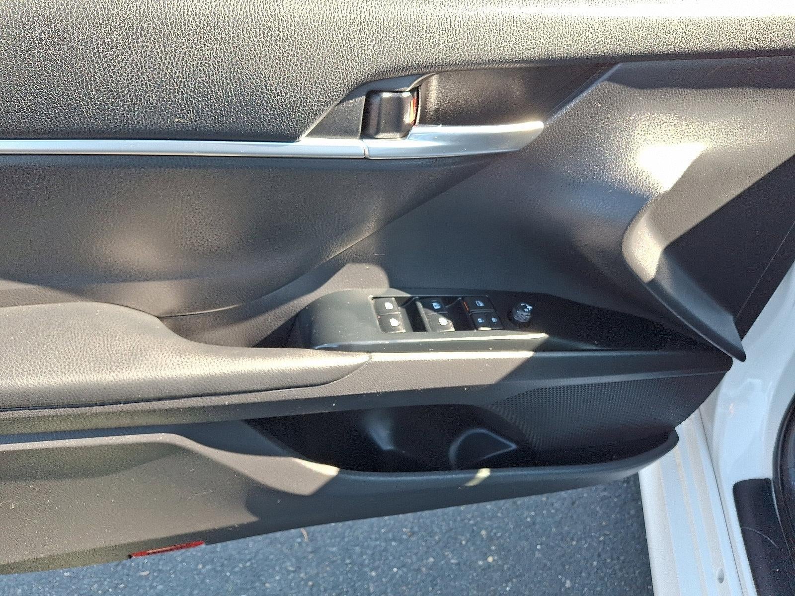 2020 Toyota Camry LE Auto (Natl)