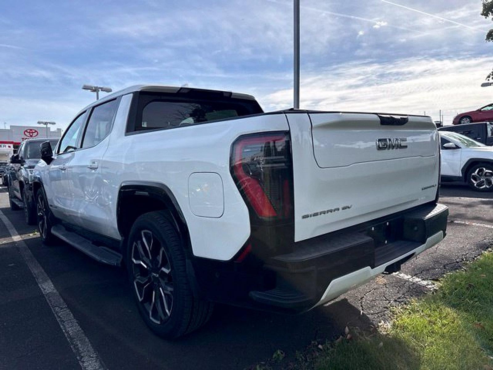 2025 GMC Sierra EV e4WD Crew Cab Max Range Denali