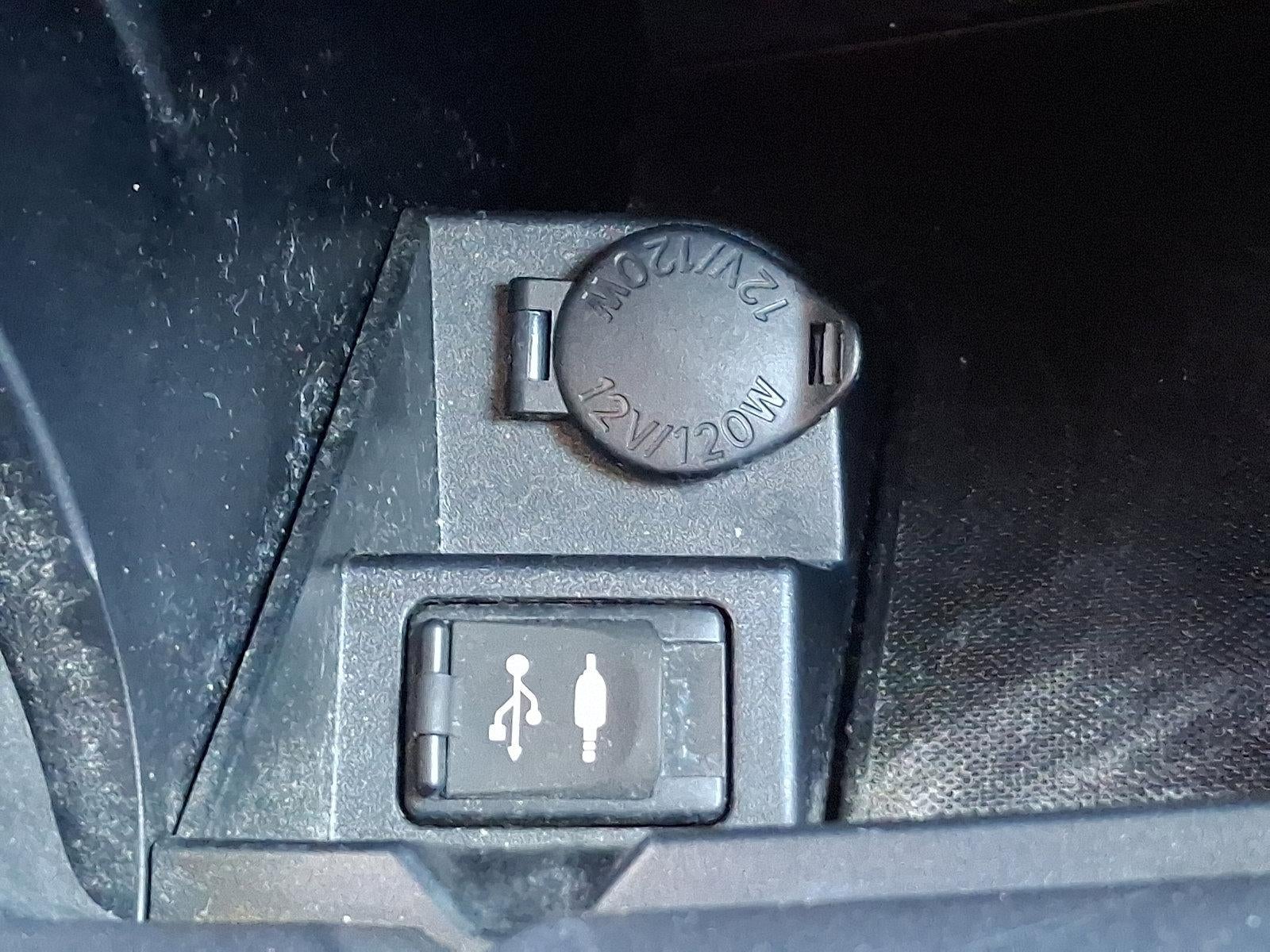 2017 Toyota Camry LE Auto (SE)