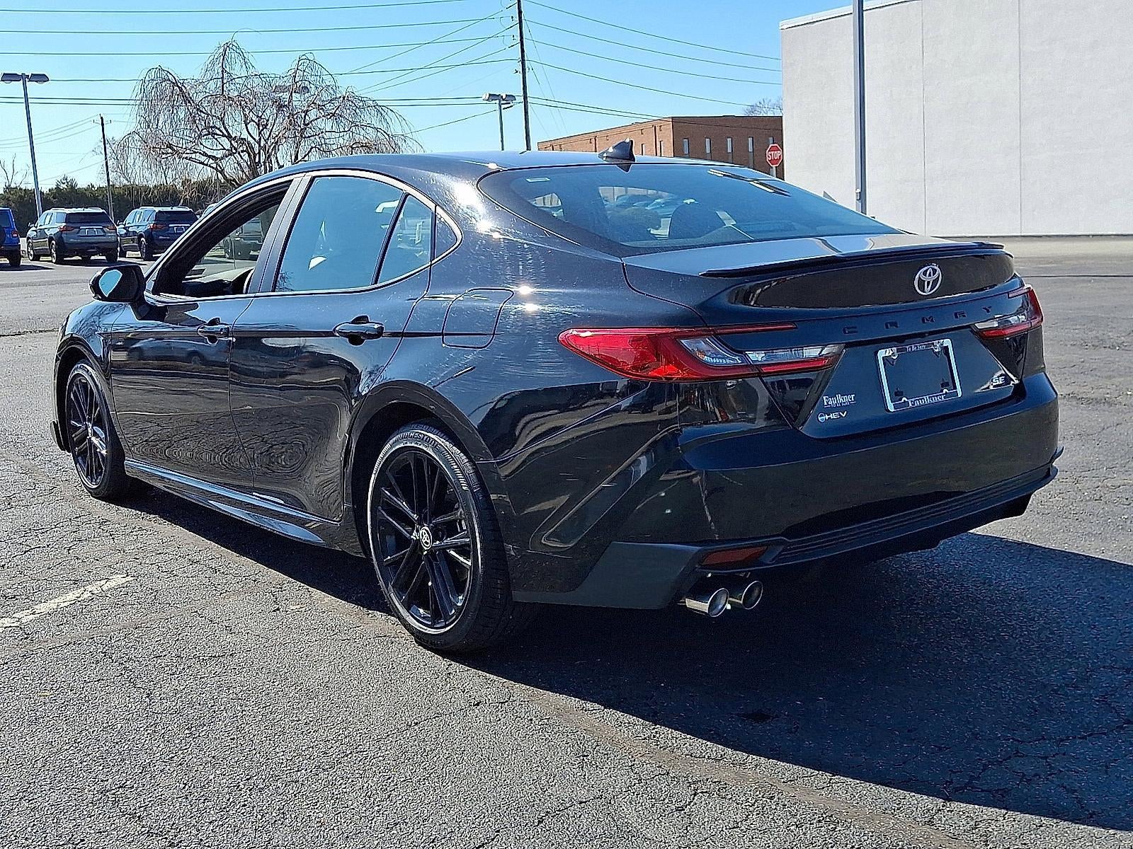 2025 Toyota Camry SE (SE)