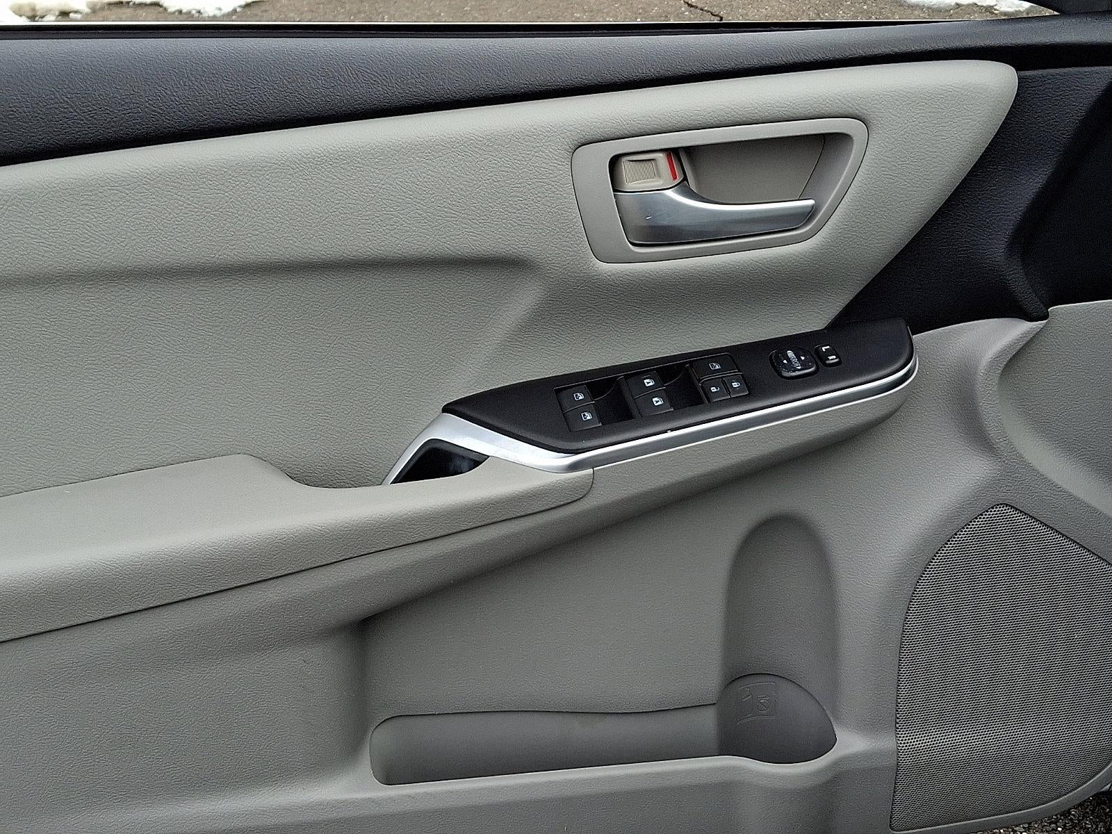 2015 Toyota Camry 4dr Sdn I4 Auto LE (Natl)