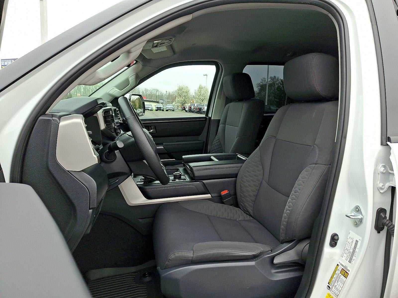 2022 Toyota Tundra 4WD 4WD SR5 CrewMax 5.5' Bed (SE)