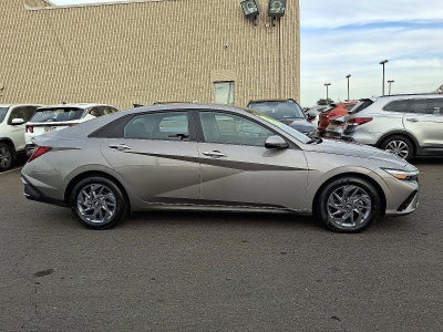 2024 Hyundai ELANTRA SEL IVT