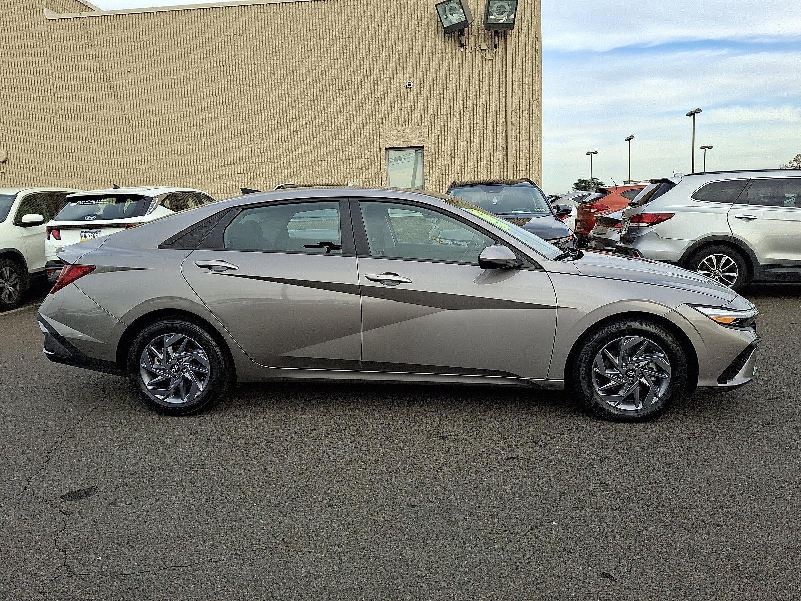 2024 Hyundai ELANTRA SEL IVT