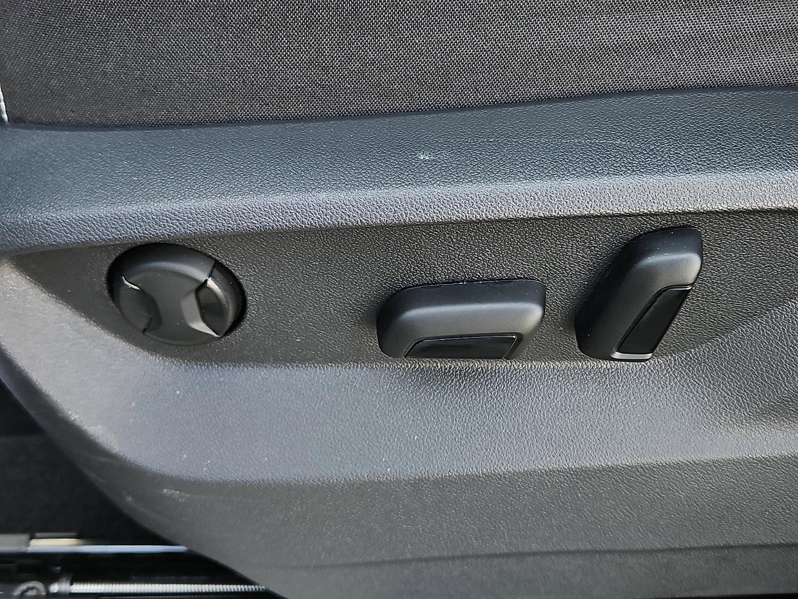 2025 Volkswagen Atlas Cross Sport 2.0T SE w/Technology 4MOTION