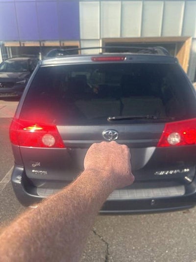 2010 Toyota Sienna 5dr 7-Pass Van XLE FWD (Natl)