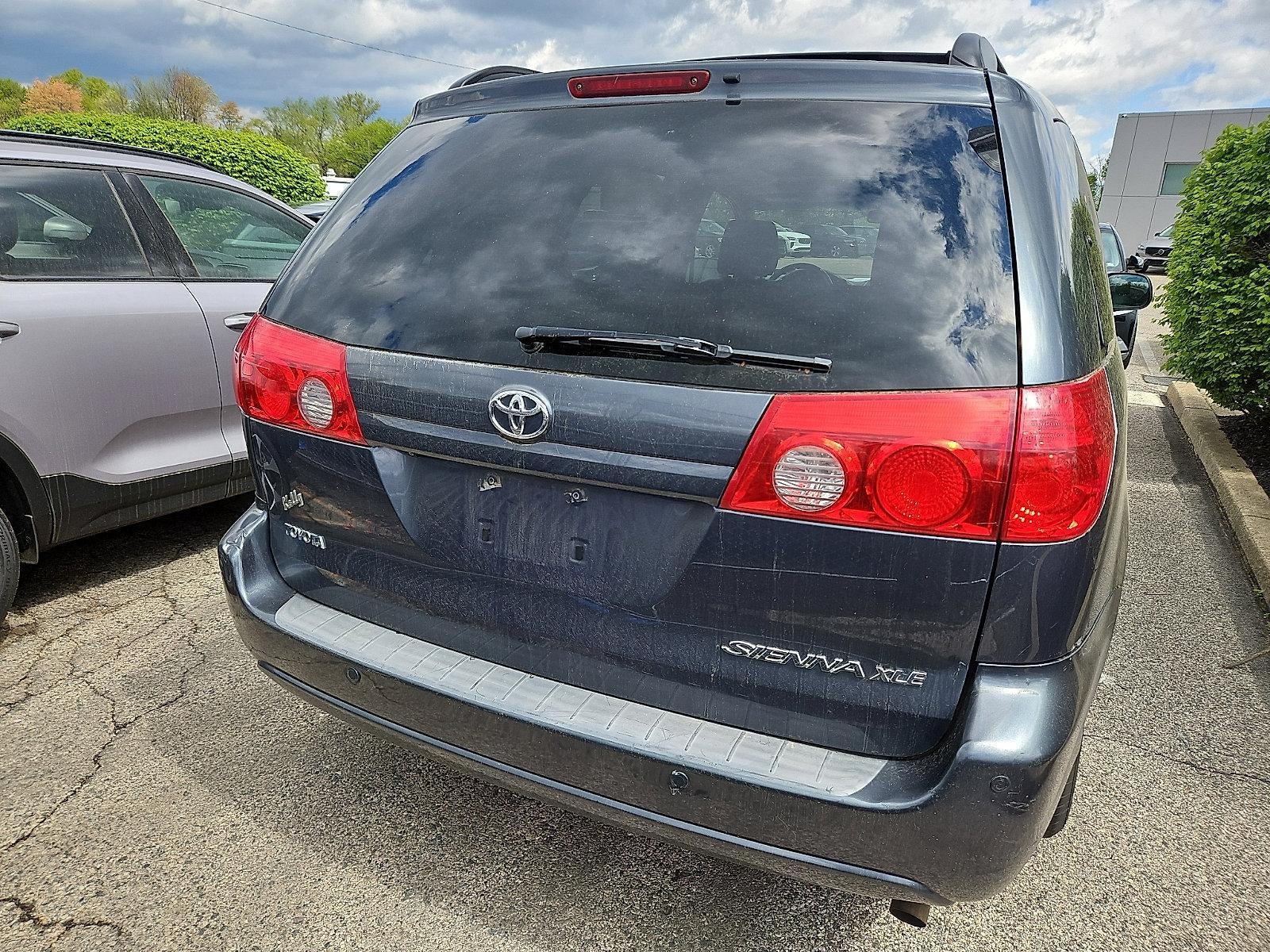 2010 Toyota Sienna 5dr 7-Pass Van XLE FWD (Natl)