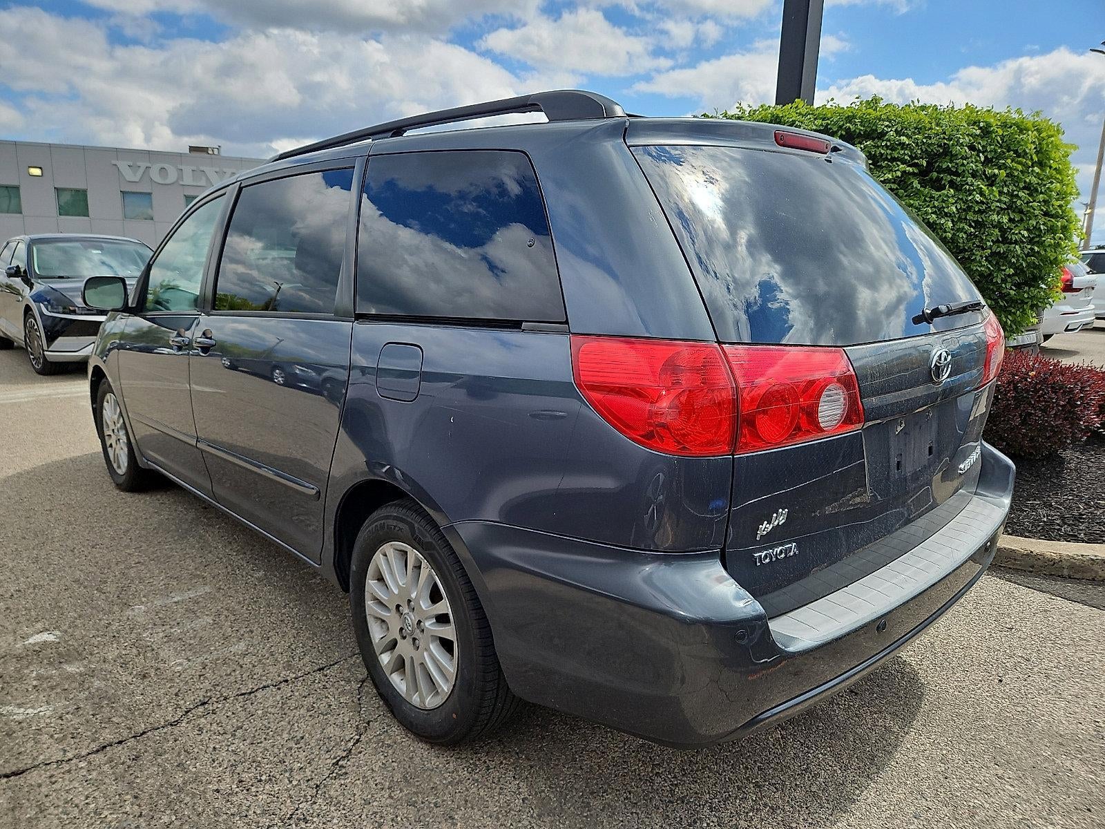 2010 Toyota Sienna 5dr 7-Pass Van XLE FWD (Natl)