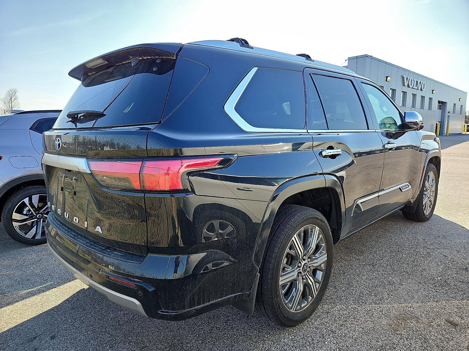 2024 Toyota Sequoia SR5 4WD (SE)