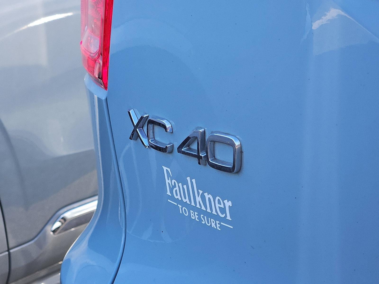 2019 Volvo XC40 T5 AWD Momentum