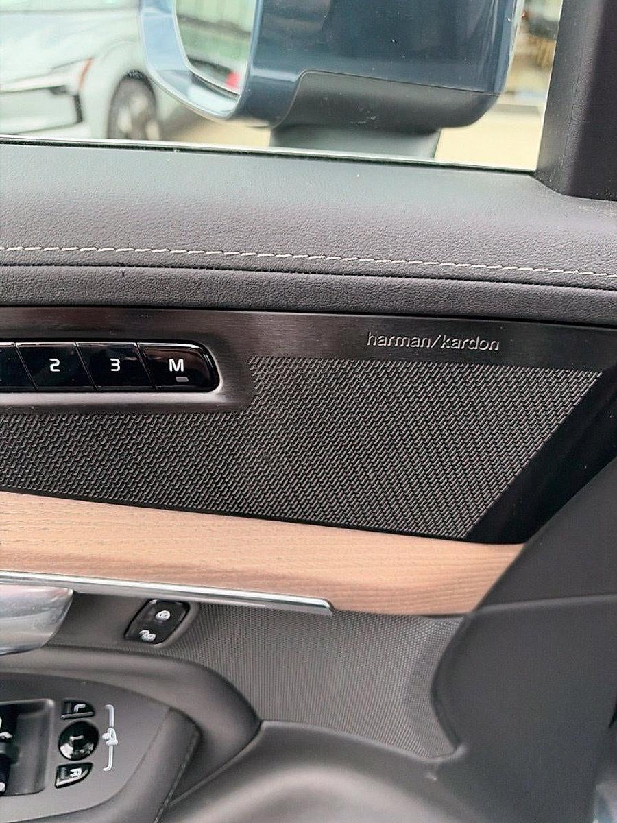 2025 Volvo XC90 Plug-In Hybrid 2025.5 T8 AWD Plus 7-Seater