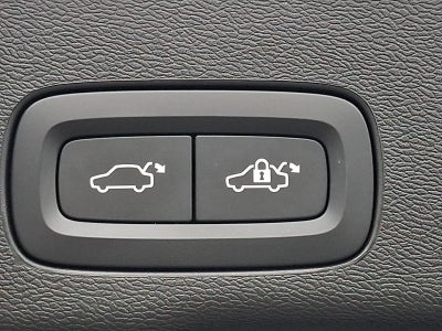 2024 Volvo XC60 B5 AWD Core Dark Theme