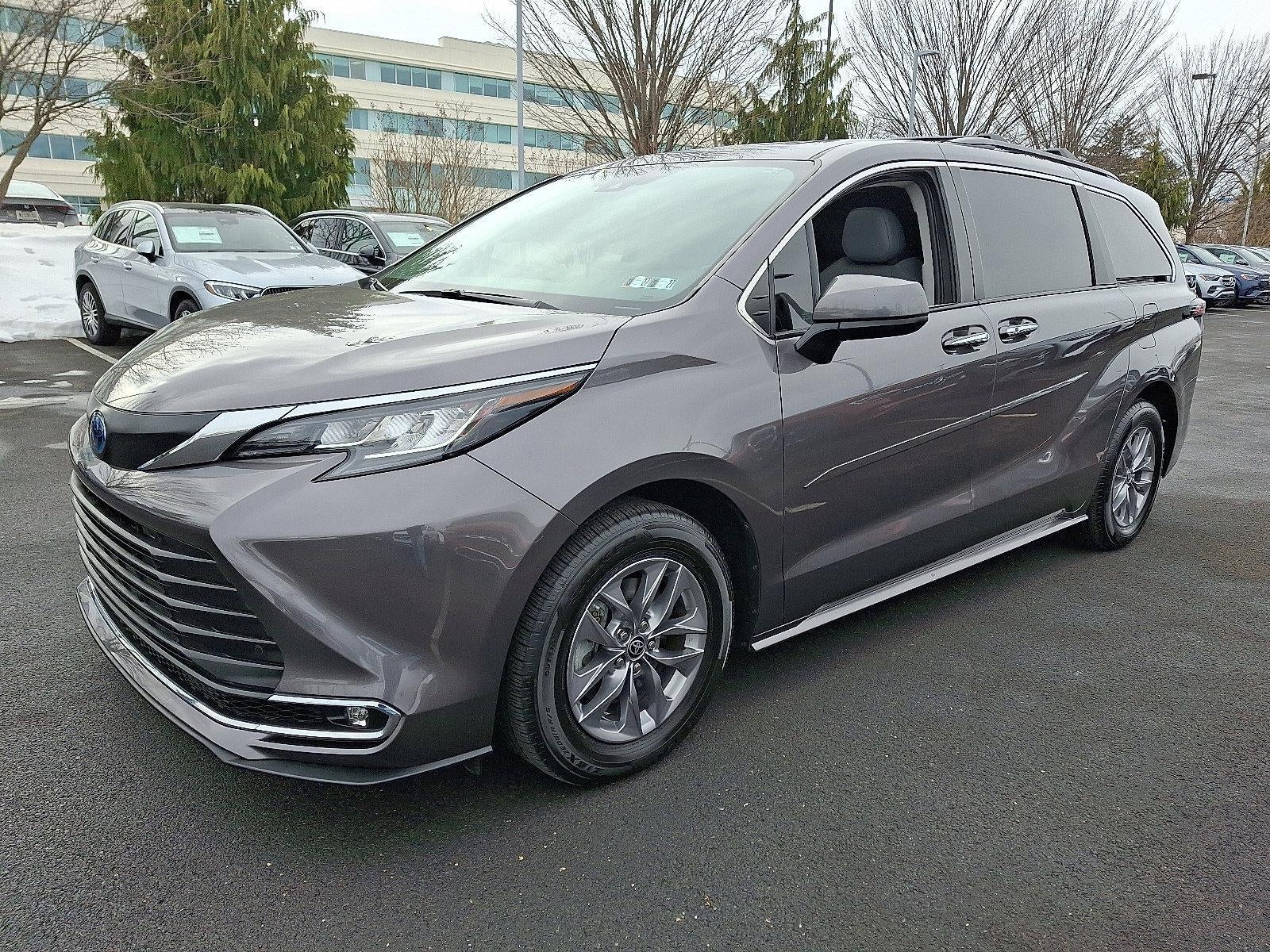 2023 Toyota Sienna XLE FWD 7-Passenger (Natl)