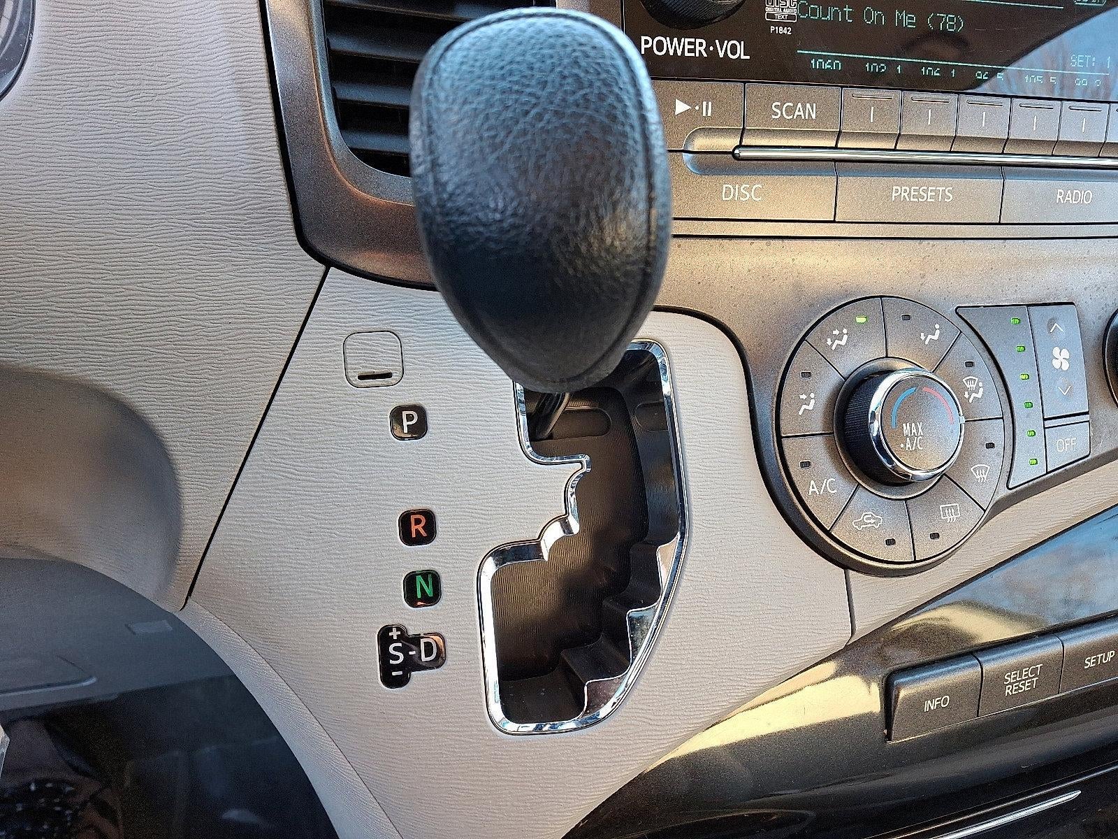 2012 Toyota Sienna 5dr 7-Pass Van V6 LE AAS FWD (Natl)