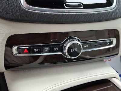 2019 Volvo XC90 T6 AWD Momentum