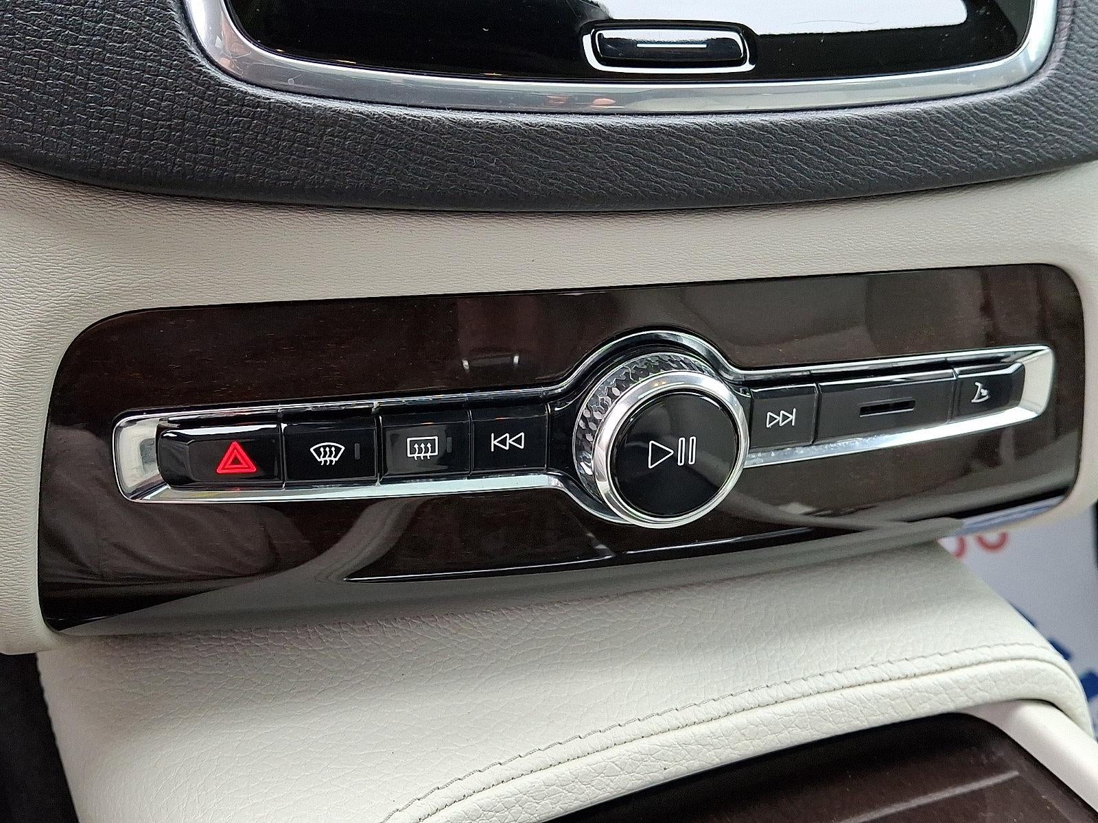 2019 Volvo XC90 T6 AWD Momentum