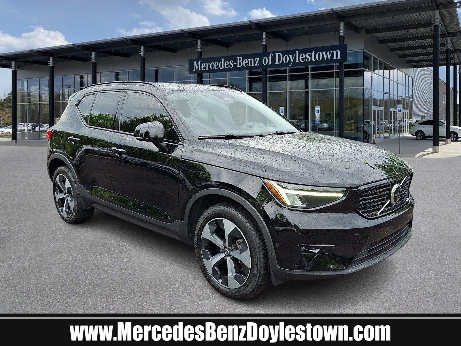 2023 Volvo XC40 B5 AWD Plus Dark Theme