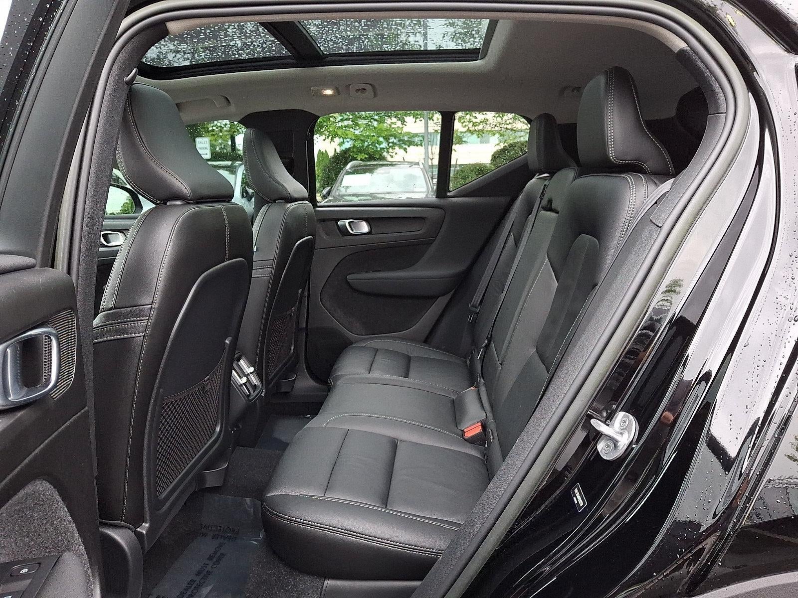 2023 Volvo XC40 B5 AWD Plus Dark Theme