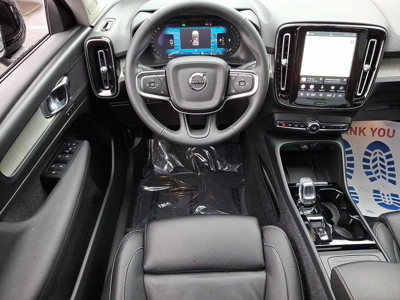 2023 Volvo XC40 B5 AWD Plus Dark Theme