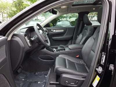 2023 Volvo XC40 B5 AWD Plus Dark Theme