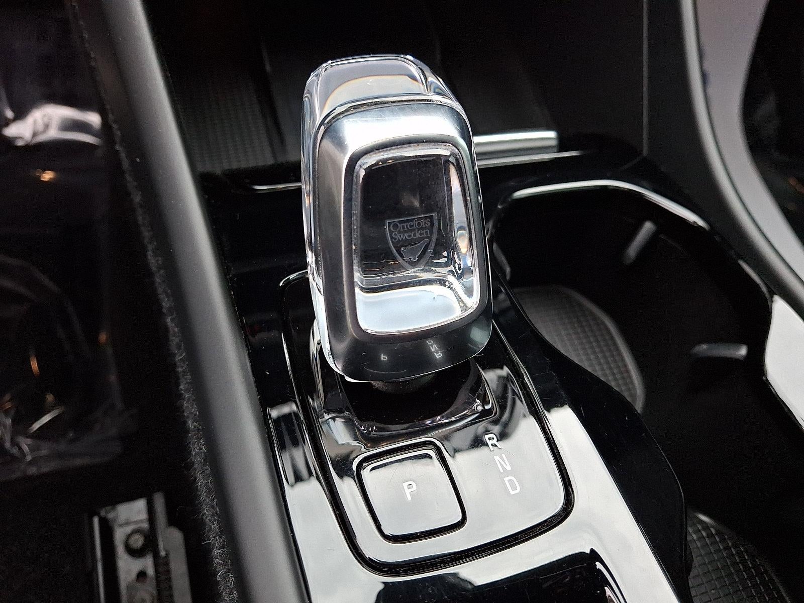 2023 Volvo XC40 B5 AWD Plus Dark Theme
