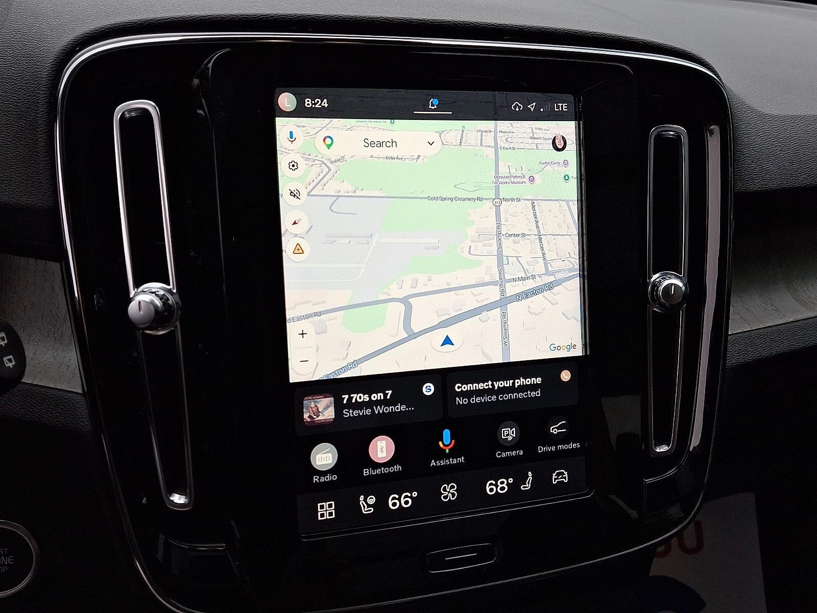 2023 Volvo XC40 B5 AWD Plus Dark Theme