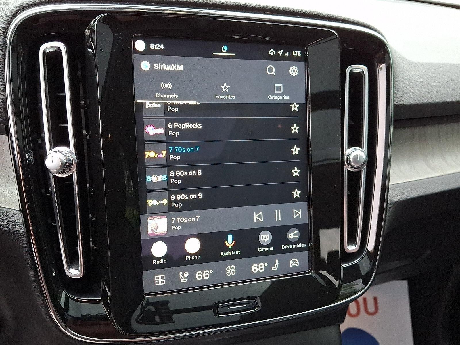 2023 Volvo XC40 B5 AWD Plus Dark Theme