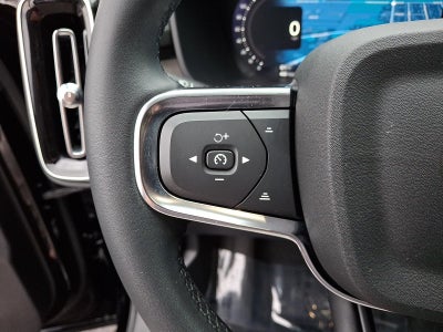 2023 Volvo XC40 B5 AWD Plus Dark Theme