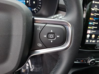 2023 Volvo XC40 B5 AWD Plus Dark Theme
