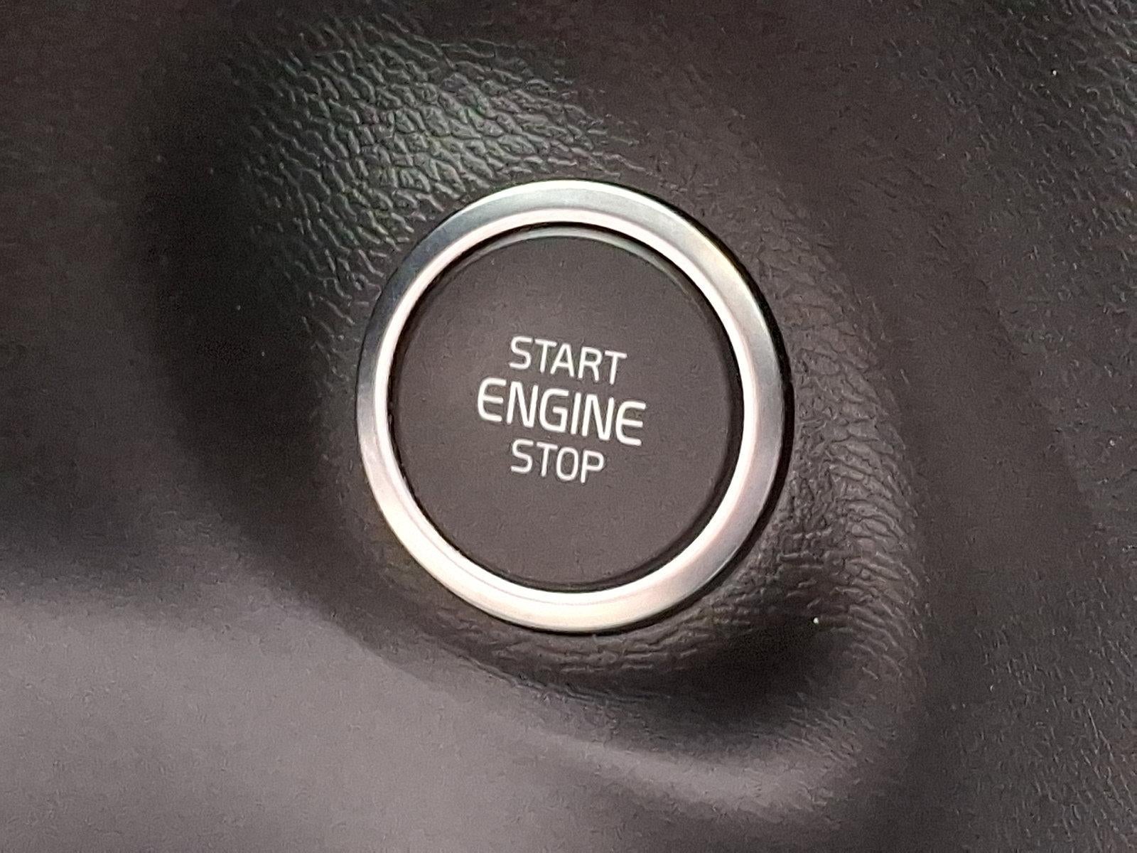 2023 Volvo XC40 B5 AWD Plus Dark Theme