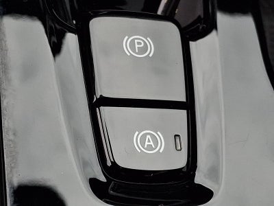 2023 Volvo XC40 B5 AWD Plus Dark Theme