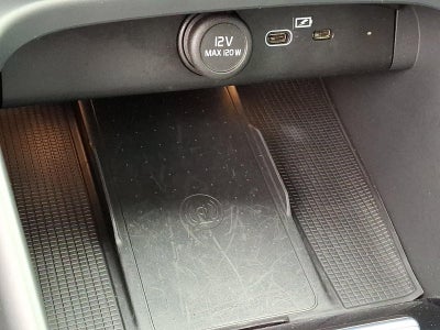 2023 Volvo XC40 B5 AWD Plus Dark Theme