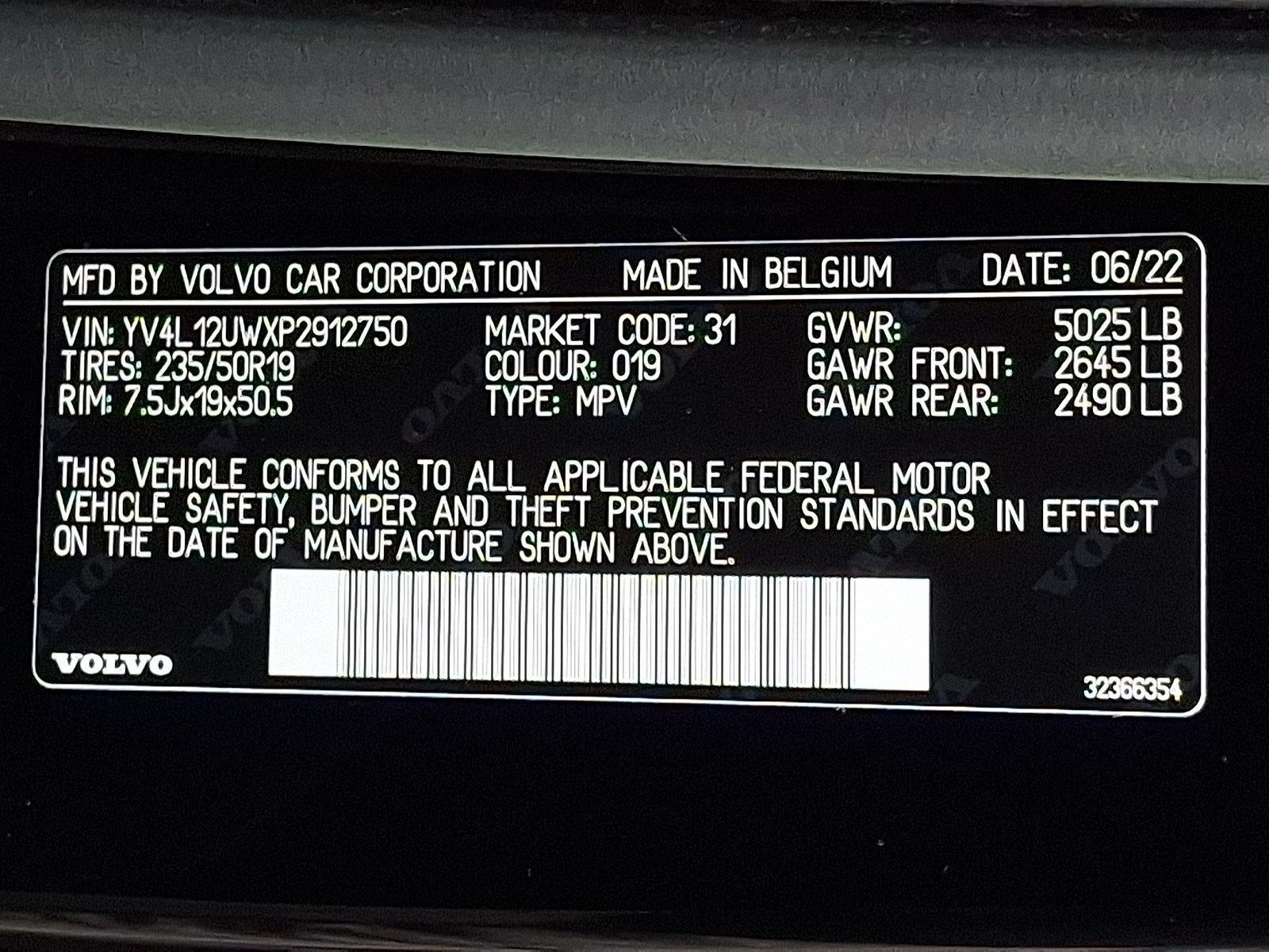 2023 Volvo XC40 B5 AWD Plus Dark Theme