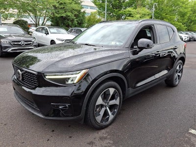 2023 Volvo XC40 B5 AWD Plus Dark Theme