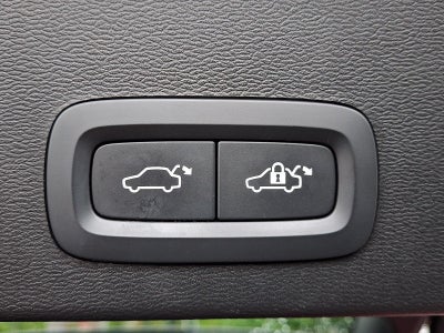 2023 Volvo XC40 B5 AWD Plus Dark Theme