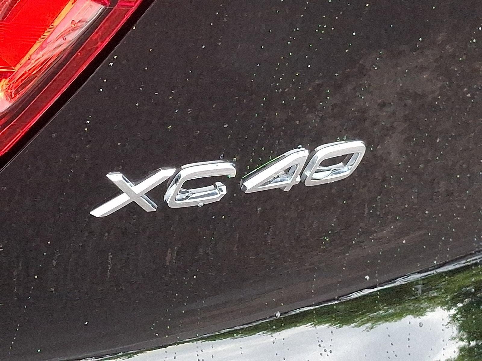 2023 Volvo XC40 B5 AWD Plus Dark Theme
