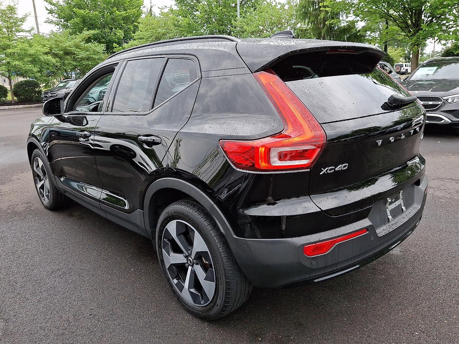 2023 Volvo XC40 B5 AWD Plus Dark Theme
