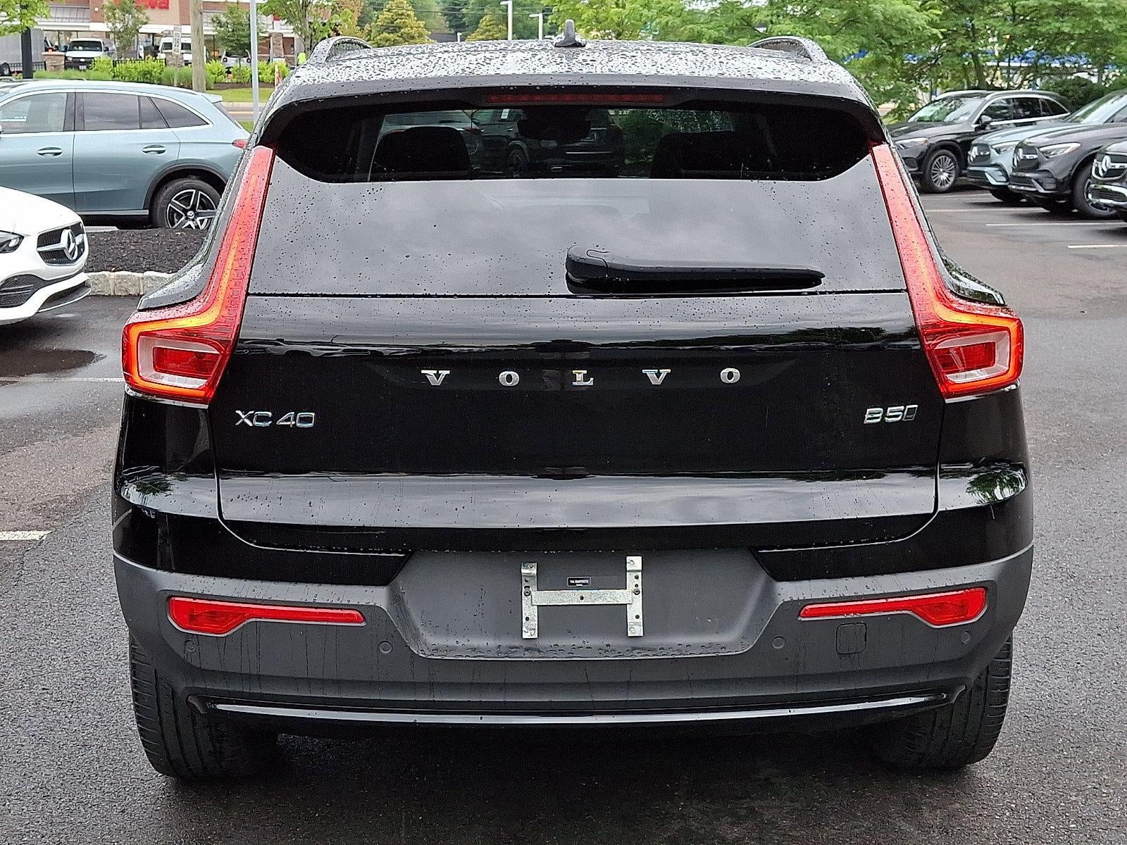 2023 Volvo XC40 B5 AWD Plus Dark Theme