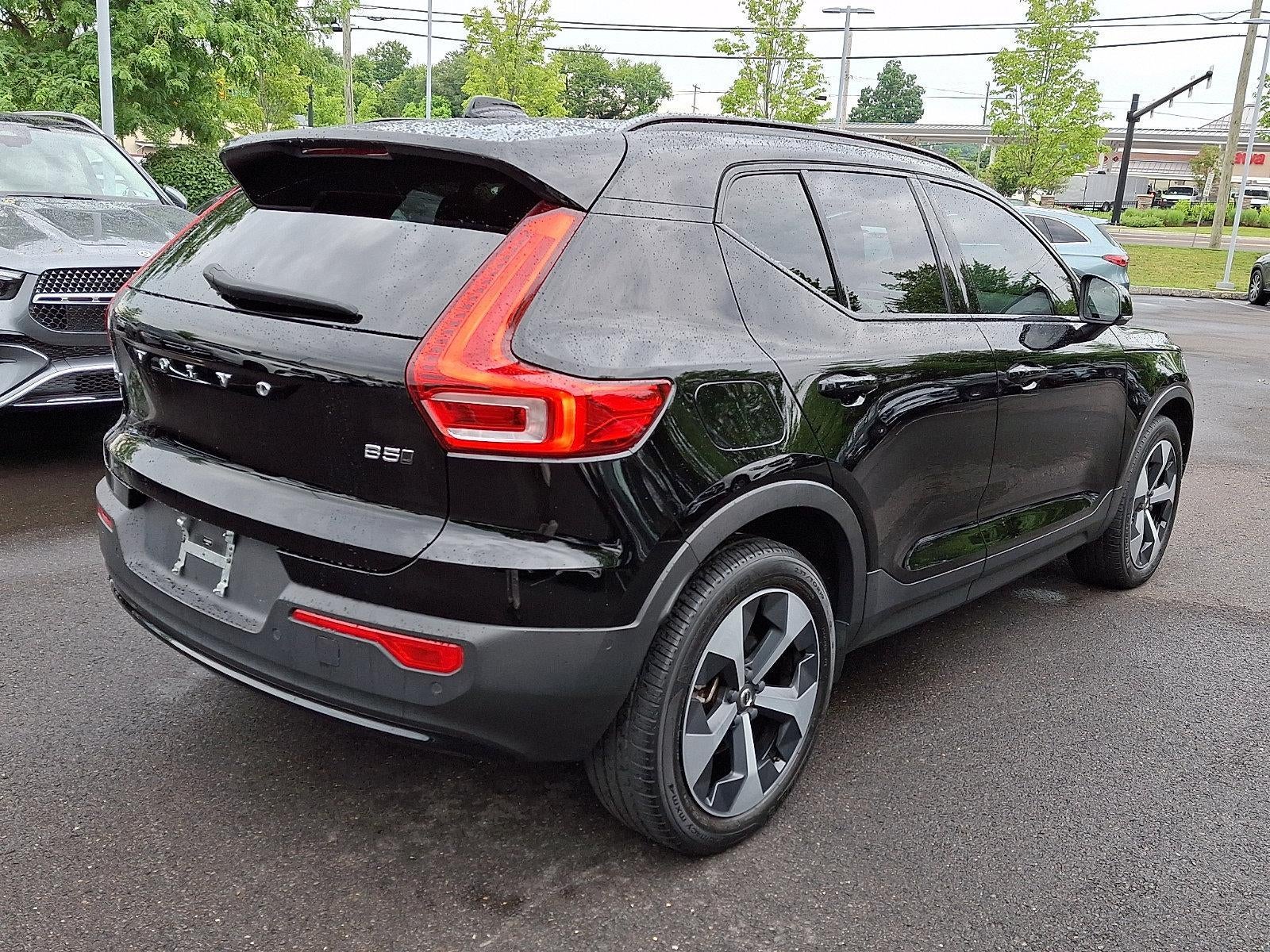 2023 Volvo XC40 B5 AWD Plus Dark Theme