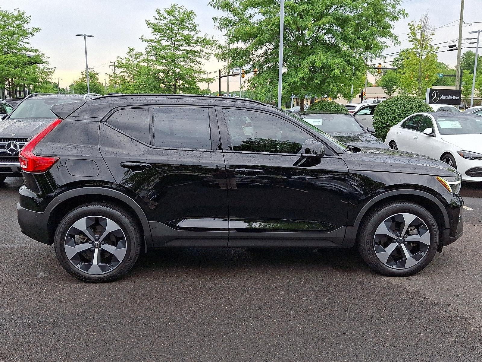 2023 Volvo XC40 B5 AWD Plus Dark Theme