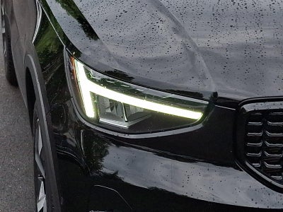 2023 Volvo XC40 B5 AWD Plus Dark Theme