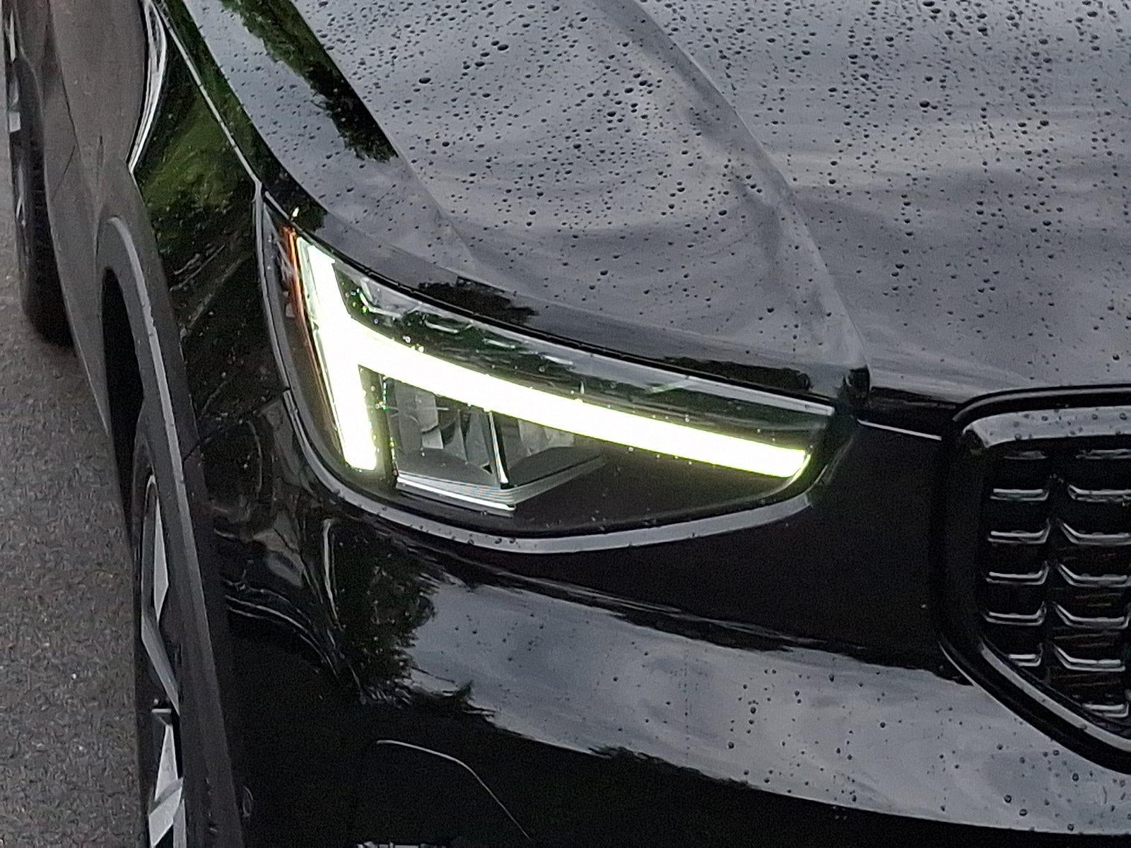 2023 Volvo XC40 B5 AWD Plus Dark Theme
