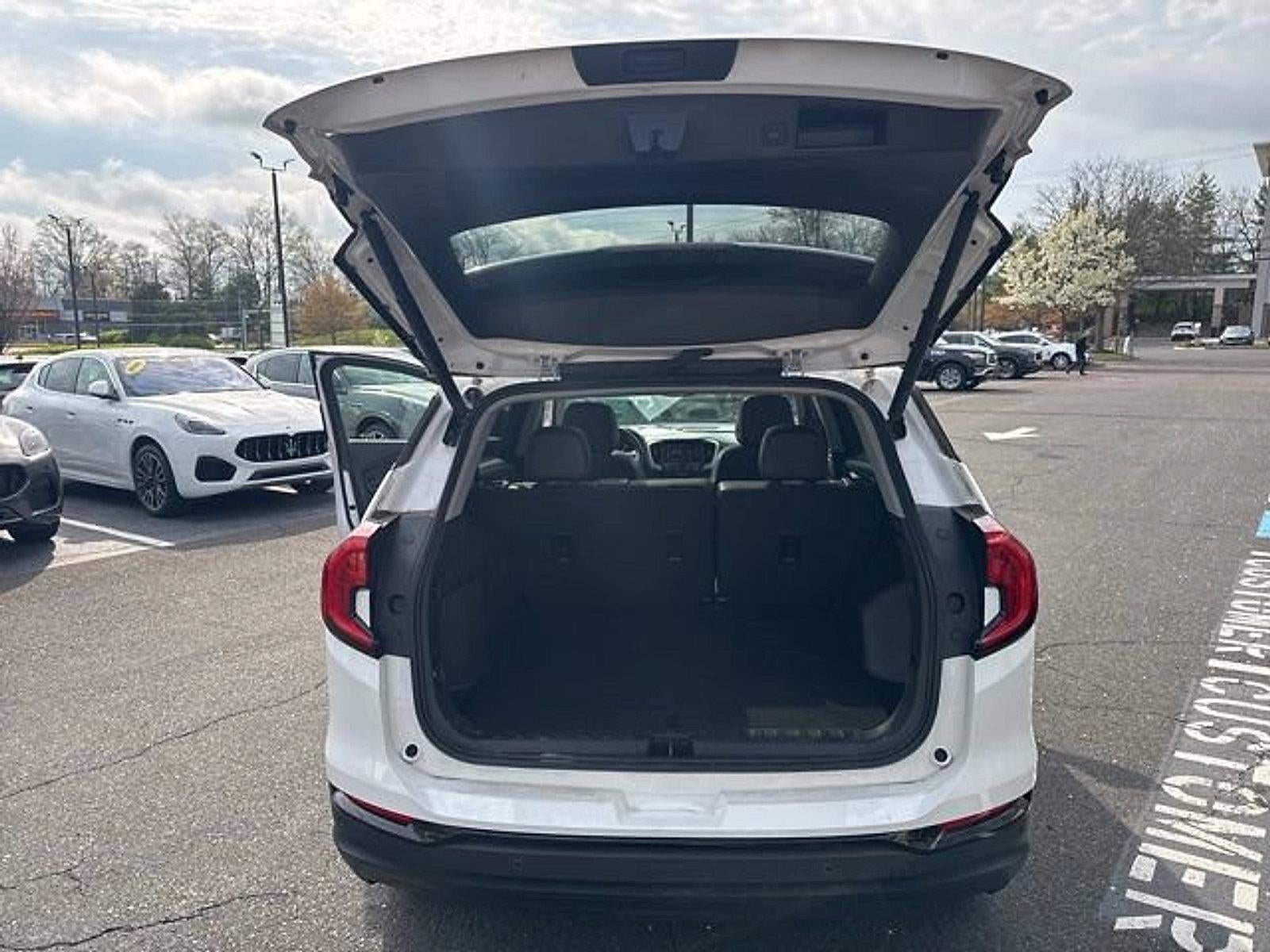 2023 GMC Terrain FWD 4dr SLT