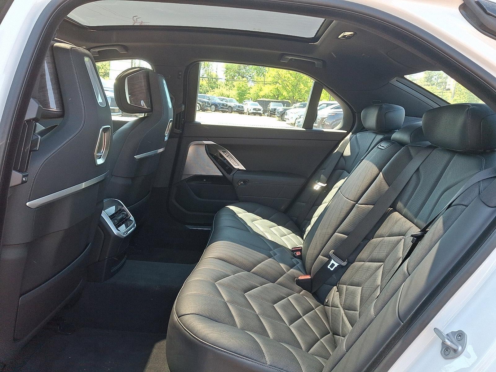 2025 BMW 740i xDrive Sedan